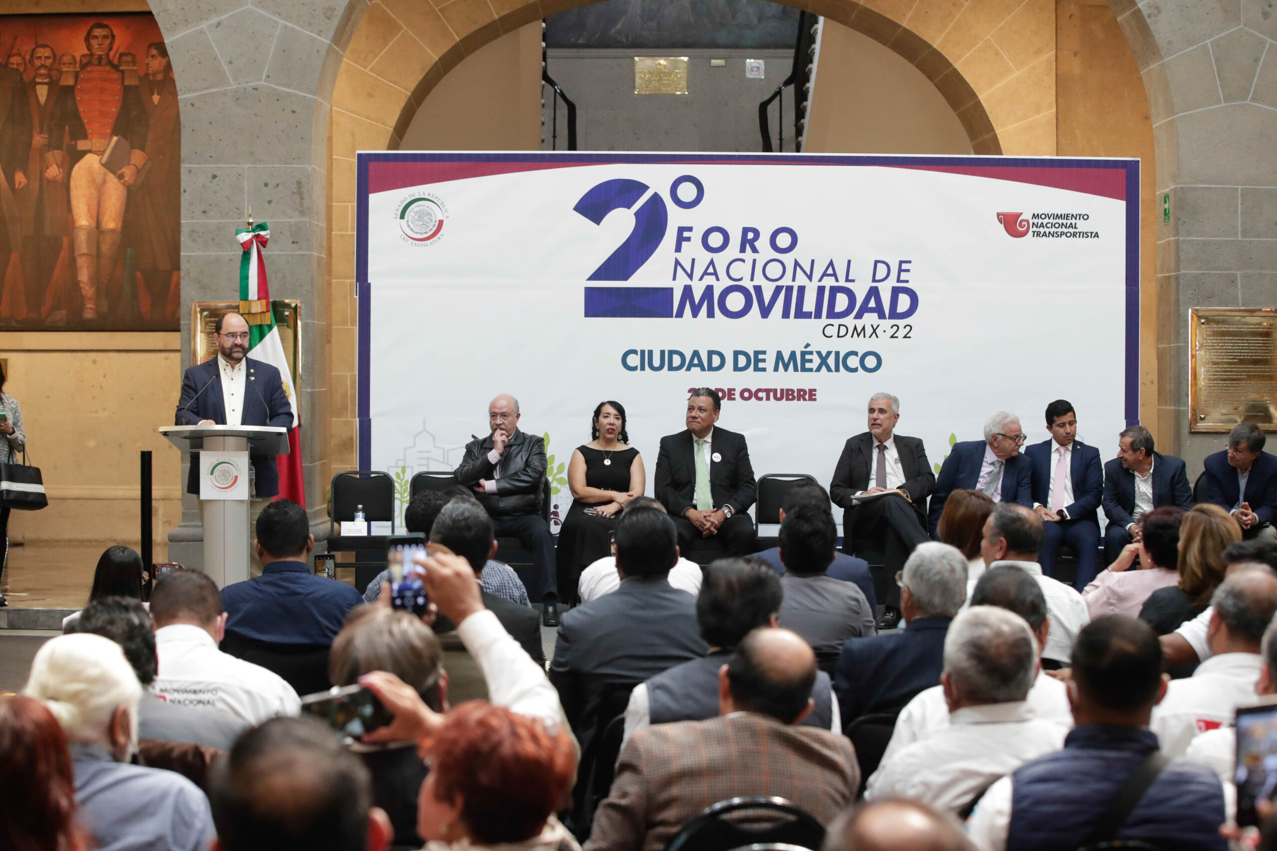 Urgen senadores a transportistas a impulsar políticas públicas para solucionar problema de movilidad en territorio mexicano