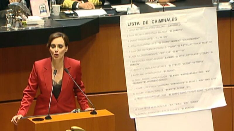 «Hoy, los altos jefes militares llegan escondidos bajo la manga de la secretaria de Seguridad Pública», arremetió Lilly Téllez