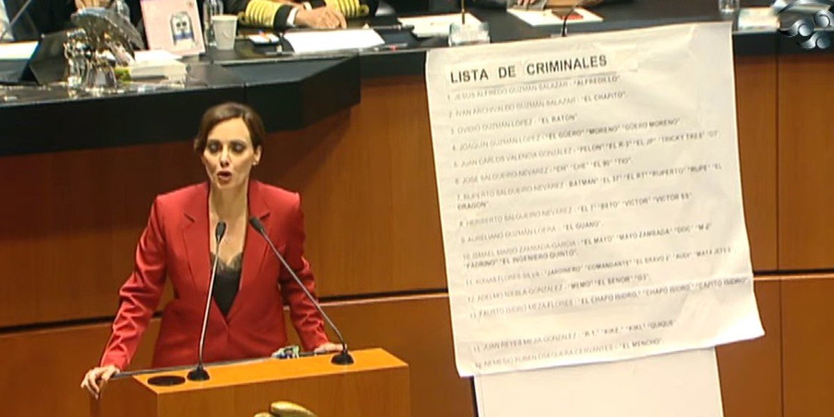 «Hoy, los altos jefes militares llegan escondidos bajo la manga de la secretaria de Seguridad Pública», arremetió Lilly Téllez